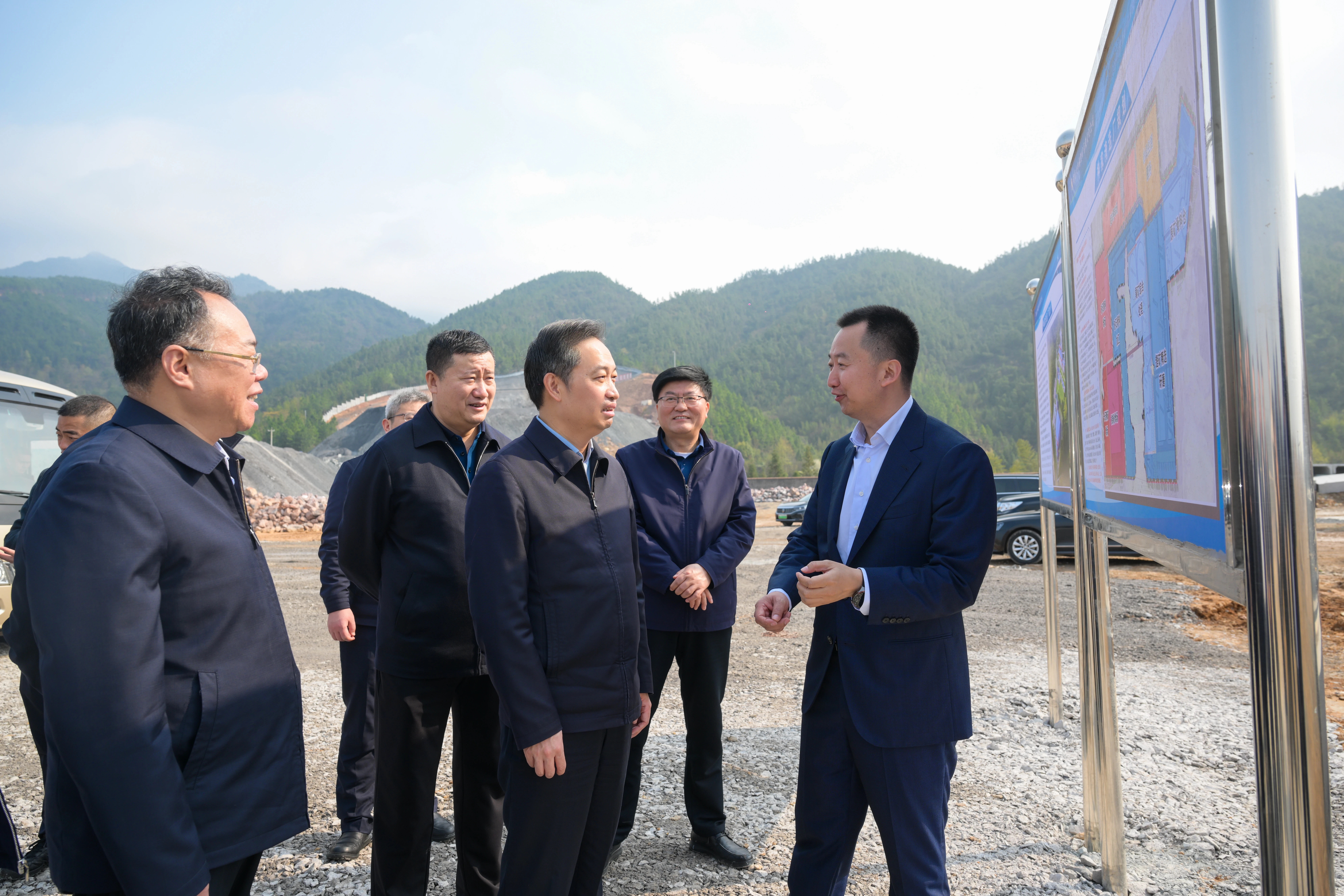 加速项目进度，，，加速全工业链升级 ——郴州市委书记吴巨培调研湖南腾博汇游戏官网赫项目建设情形